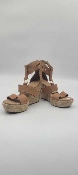 №45- Жіночі босоніжки на танкетці UGG, розмір 37