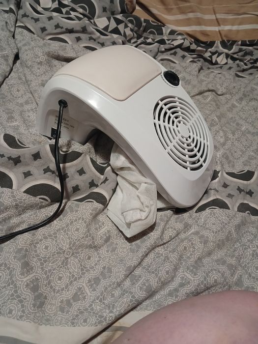 Продам вытяжку для ногтей