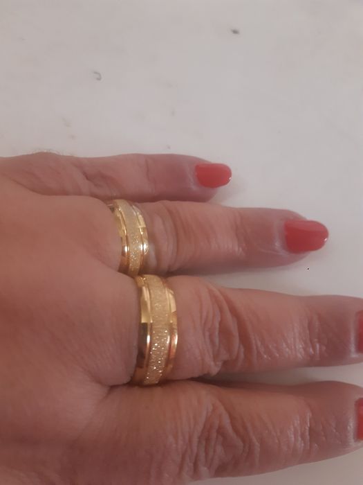 Alianças novas em metal nobre