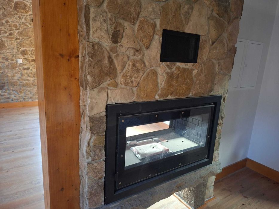 Moradia Térrea T2 Totalmente Reconstruída com Charme Rústico