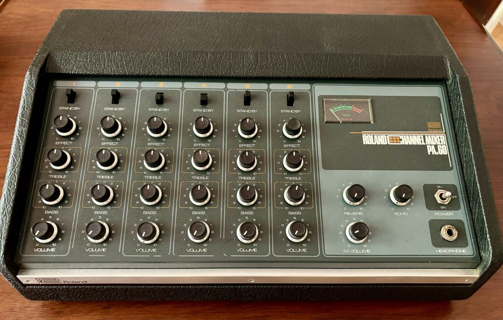 Roland PA-60 - Mesa Mistura Vintage com Reverb