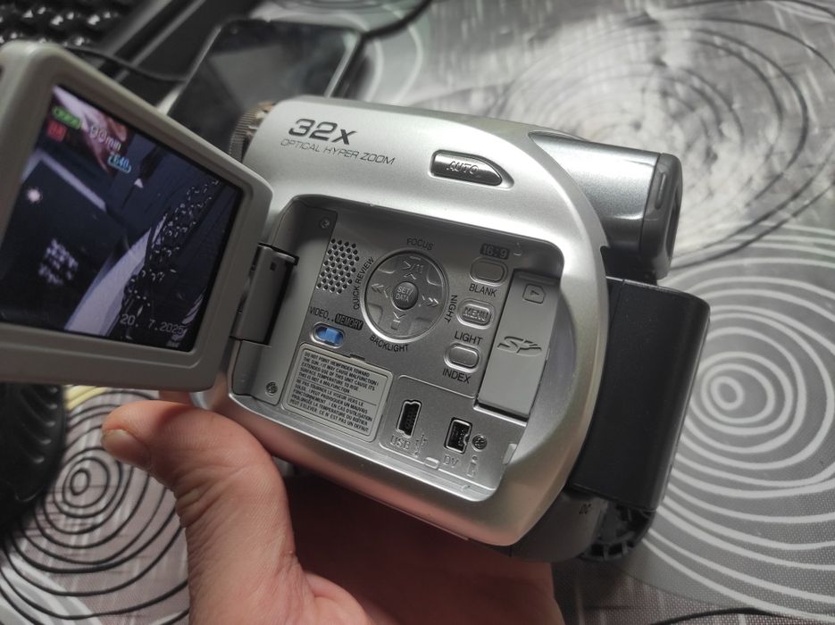 Відеокамера JVC GR-D360E
