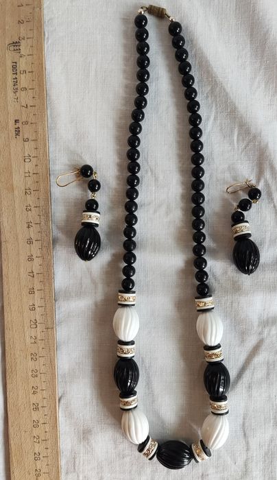 Бижутерия-бусы/клипсы/Чехословакия/Новые