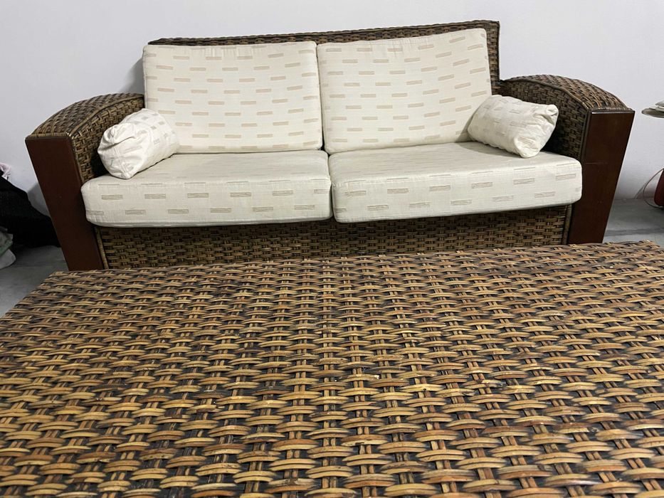 Conjunto de sofá duplo, dois individuais e mesa (1x1m)