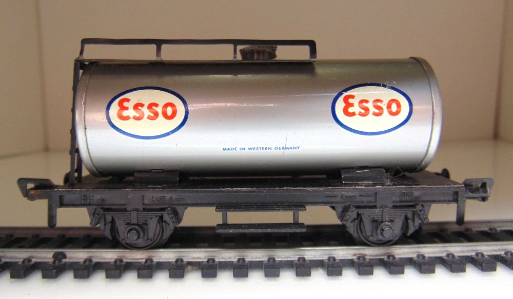 Вагон цистерна Esso Fleischmann, H0 (1:87).