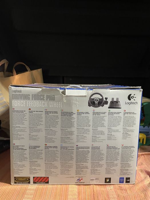 Volante e pedais logitech Driving force pro