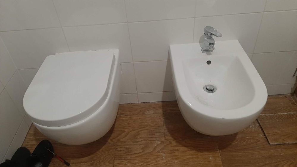 Misa WC i bidet podwieszany ze stelażem