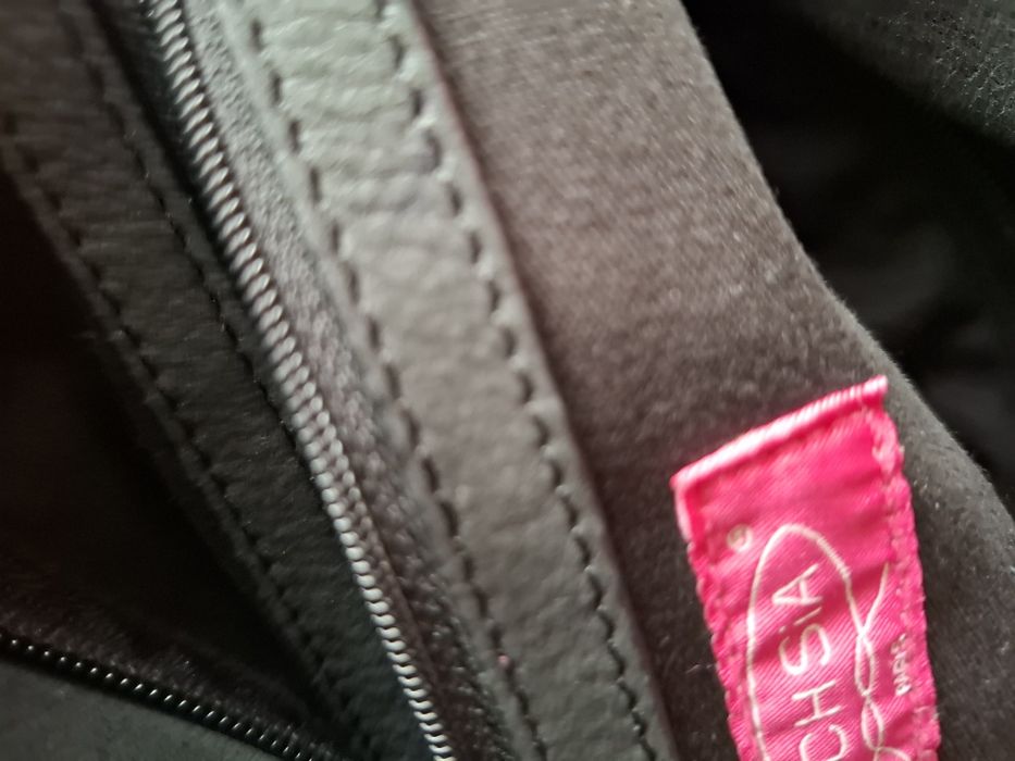 Carteira de pele preta, fumada