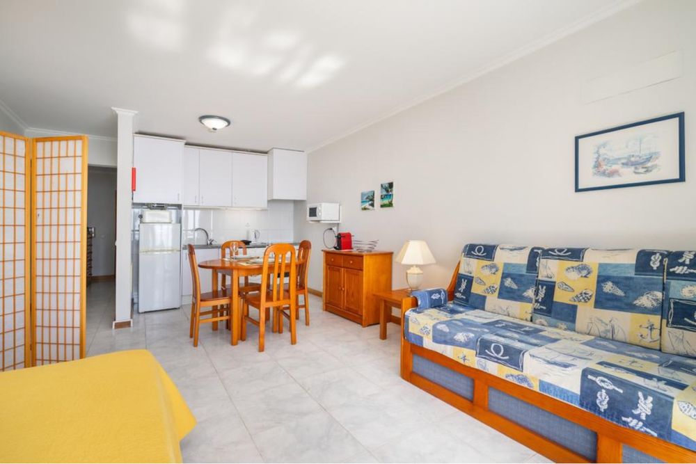 FÉRIAS  Praia da Rocha com piscina, Ac, estacionamento e internet