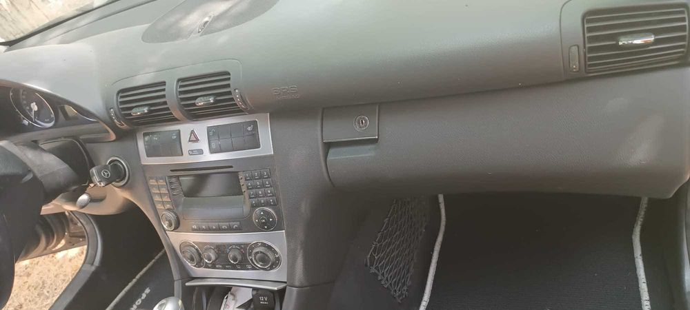 Vendo Mercedes c220 sportcoupe estofos em pele, bancos aquecidos, com apenas 250000 Km