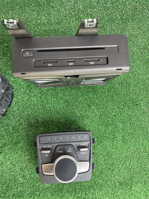 Audi A4 B9 приборна панель щиток монітор led cockpit mmi приборка