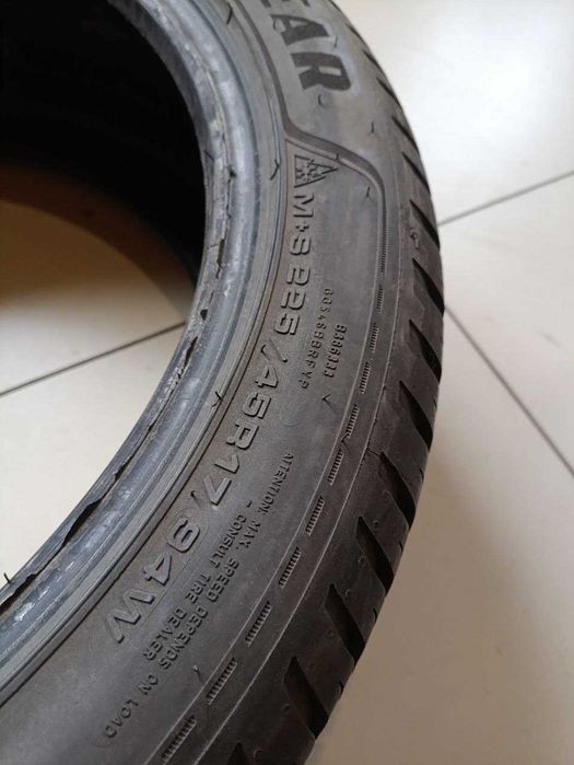 Пара шин б/у 225/45R17 94W Goodyear Vector 4Seasons Gen-3