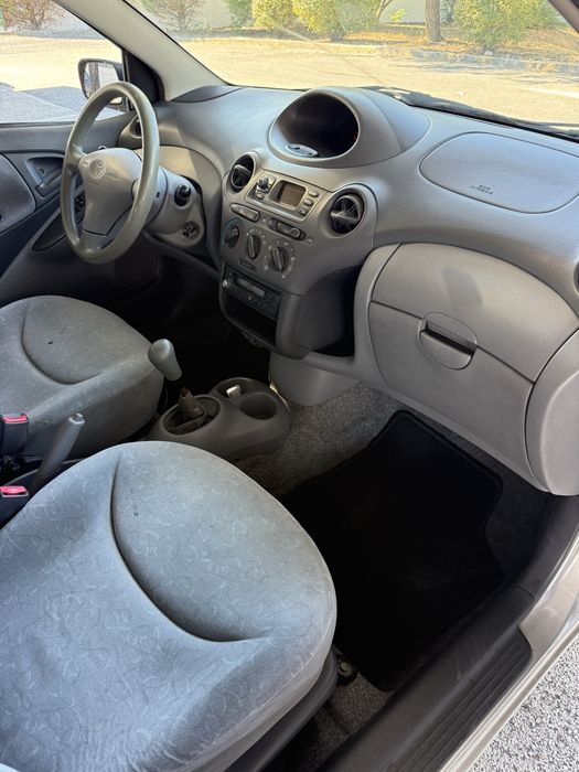 Toyota Yaris 1.0  - Estimado - 124 mil klms - Revisao - Pneus novos - Pintura nova