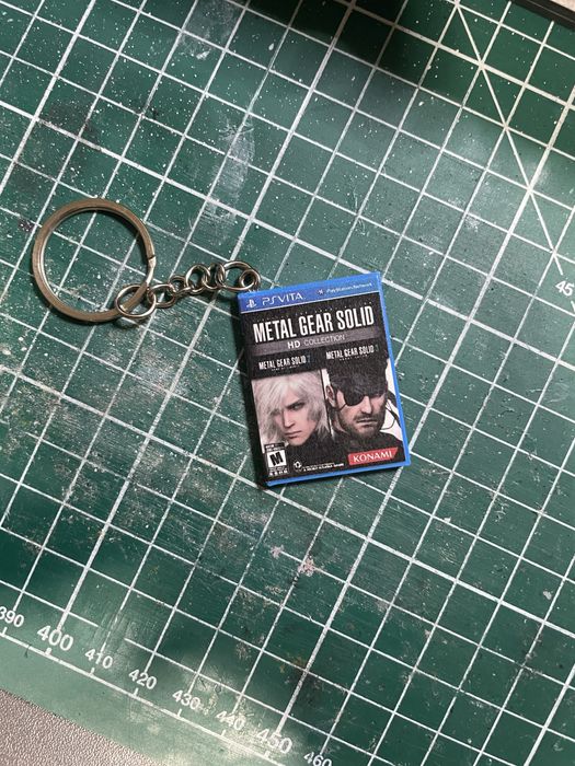 Брелок у вигляді коробки з іграми для xbox, nintendo, playstation 1-5.