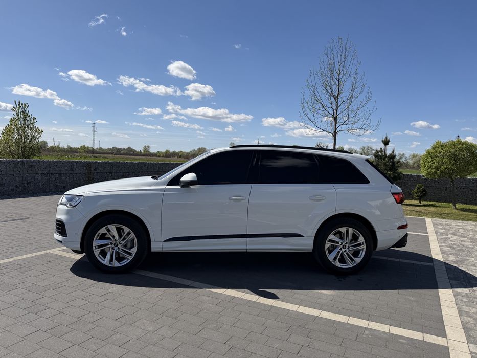 Продам Audi Q7 2021p