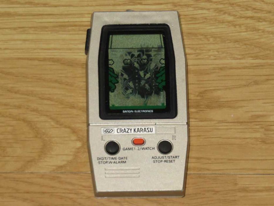 Várias máquinas LCD antigas com preços variados