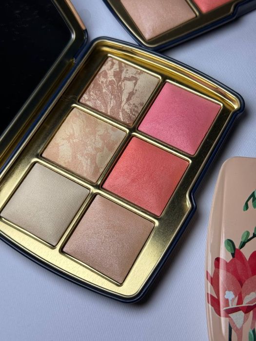 Палетки Hourglass 1 відтінок, кастомні (кришка лисиці, наповнення олен