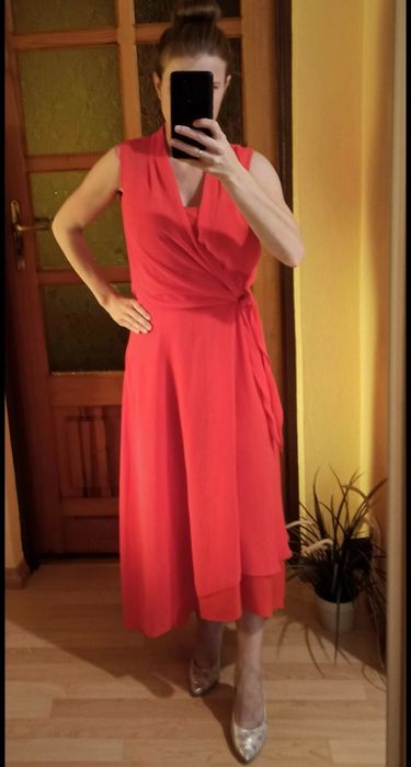 Elegancka sukienka na wieczorne przyjęcie, wesele