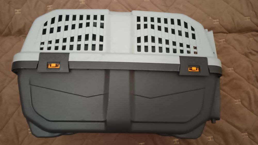 Продам итальянскую переноску для животных до 18 кг. 55  35 34