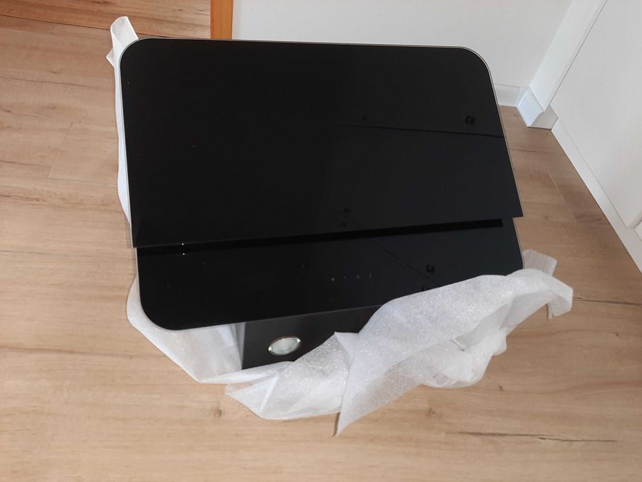 Okap Amica OKC656S typu kominowy