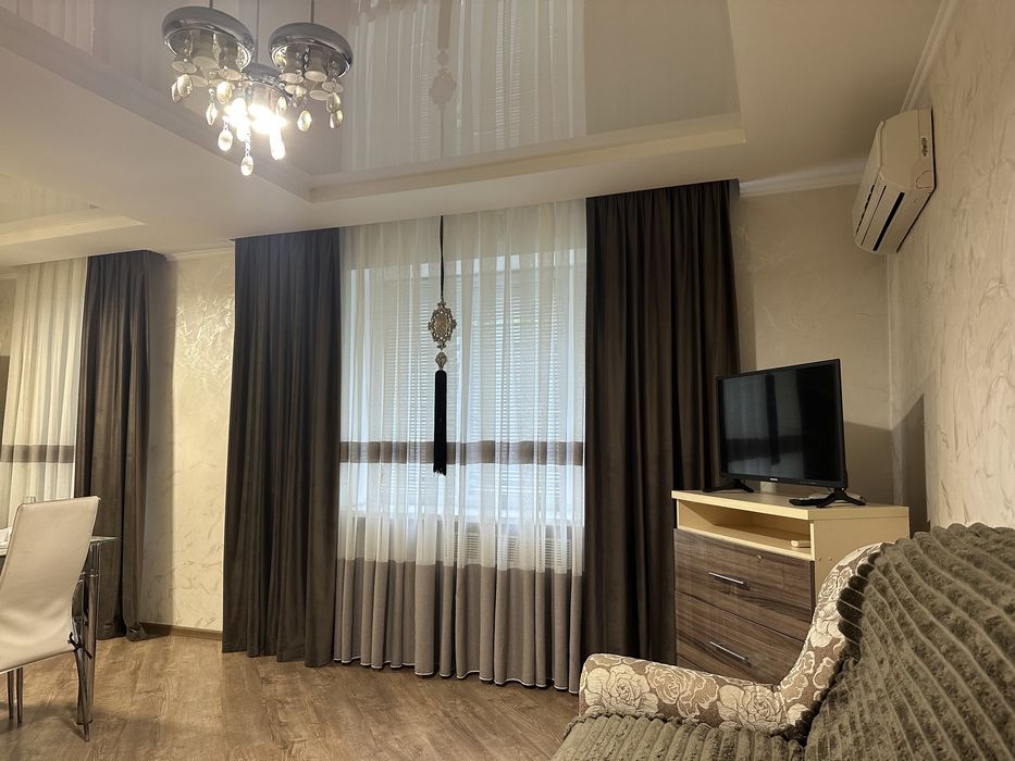 Гарна 2 - кімнатна квартира, центр - погодинно і подобово