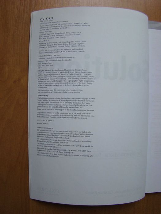 Книга учителя и аудио диски английского языка Solutions Pre-Intermedia