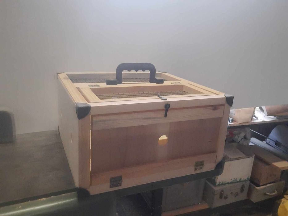 Klatki do transportu gołębi itp
