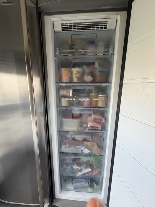Frigorifico e Arca Vertical side by side AEG