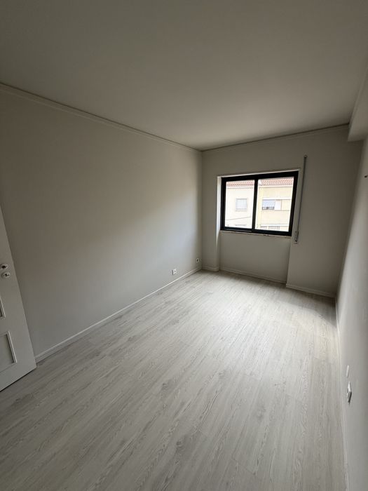 T3 Remodelado com Parqueamento - Solum