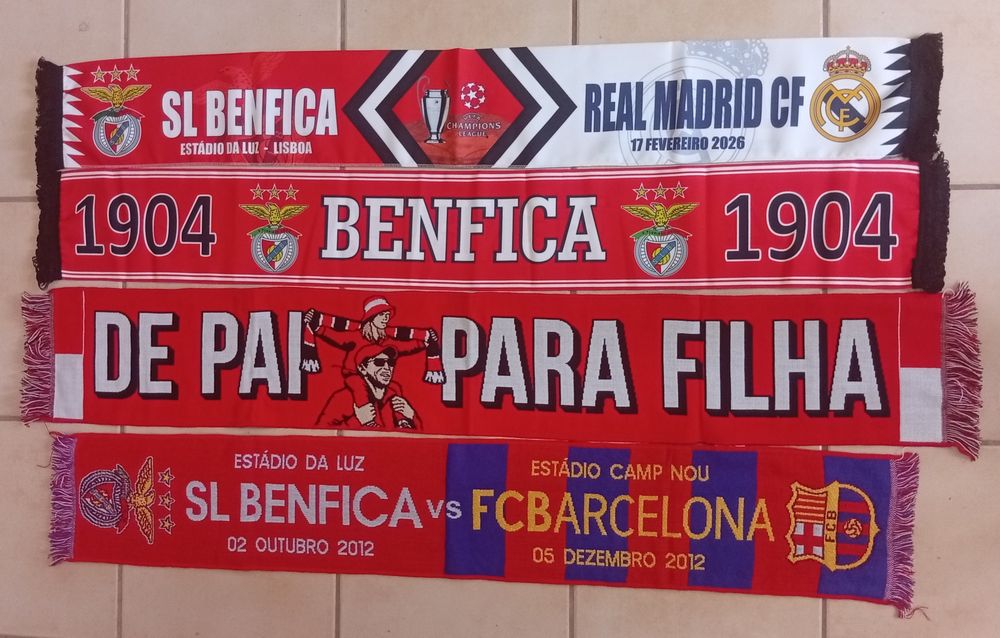 Conjunto de cachecóis do Benfica