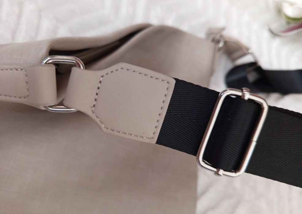 Torebka Gina mała sportowa beż listonoszka na ramię klasyczna skóra