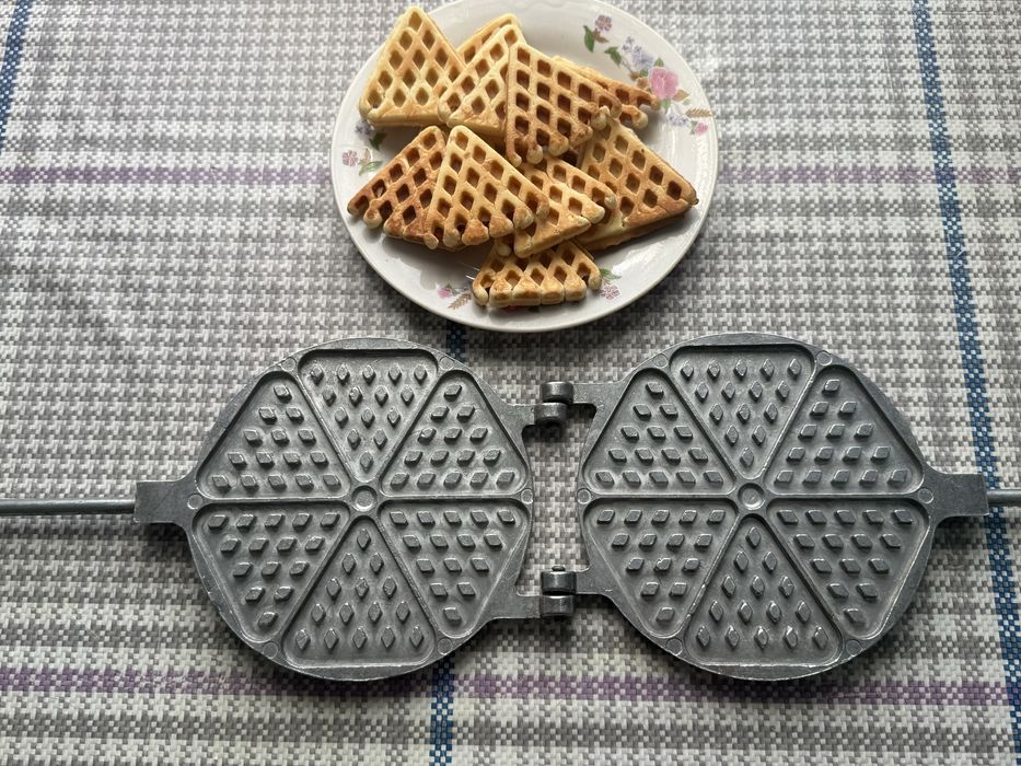 Вафельница треугольник бельгийская венская для выпечки печенья на газу