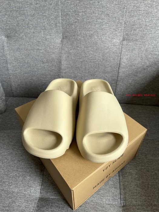 adidas Yeezy Slide Bone biała R.43