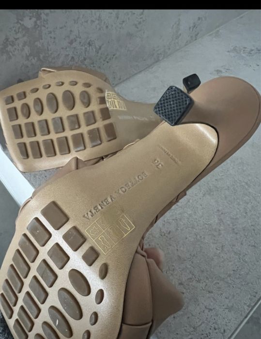 Bottega 36 klapki skórzane