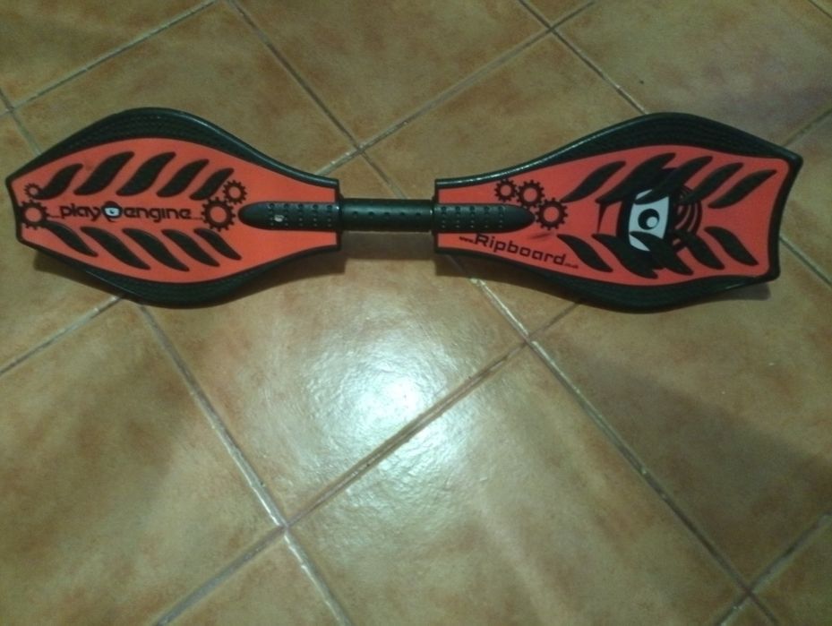 Skate / prancha de street surfing / wave board,