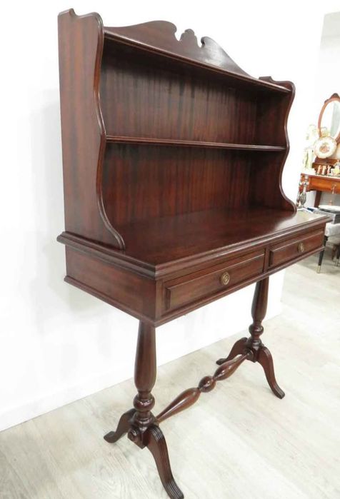 Sideboard com alçado.