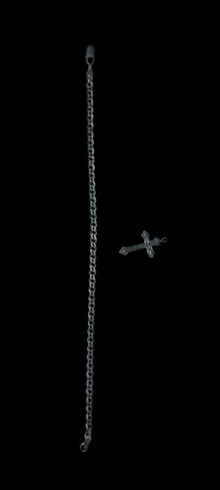 Срібний браслет і хрестик