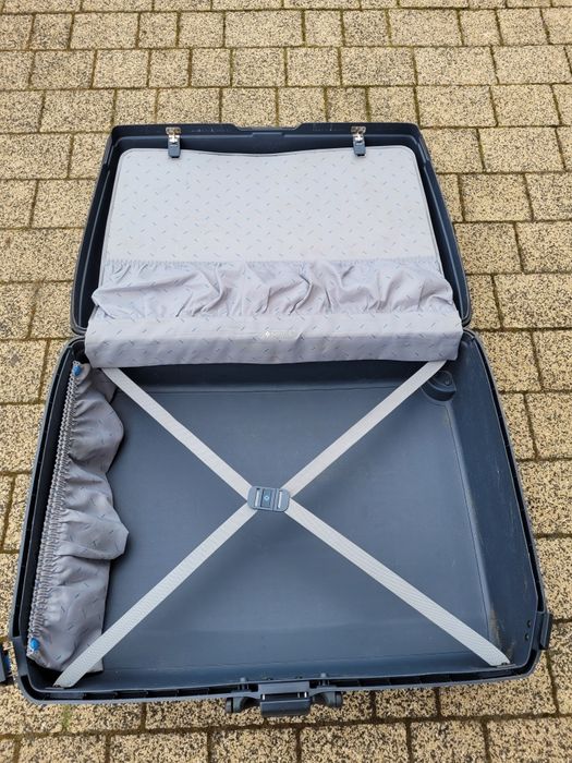 Duża "pancerna" walizka Samsonite