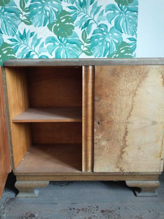 Zestaw mebli antycznych