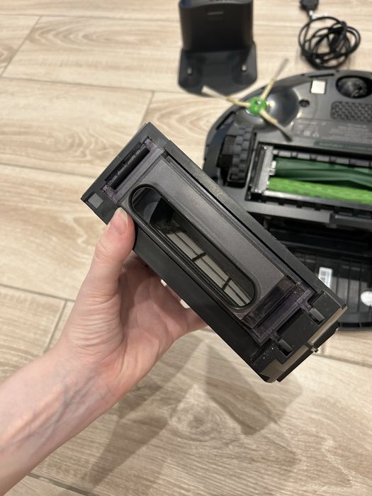 Robot sprzatajacy Roomba i7  aero force  odkurzacz