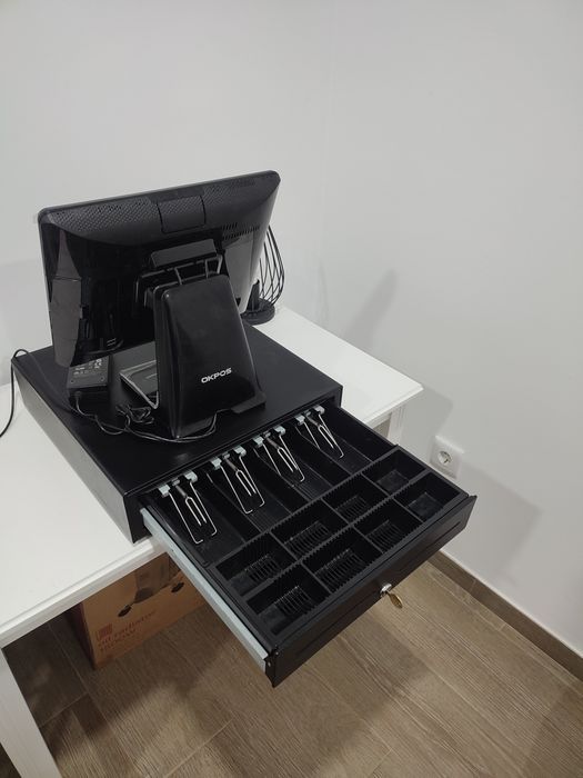 Computador POS com ecrã tátil + gaveta de caixa registadora + programa