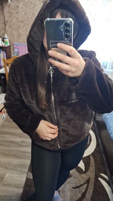 Шубка укорочена  шоколадного кольору