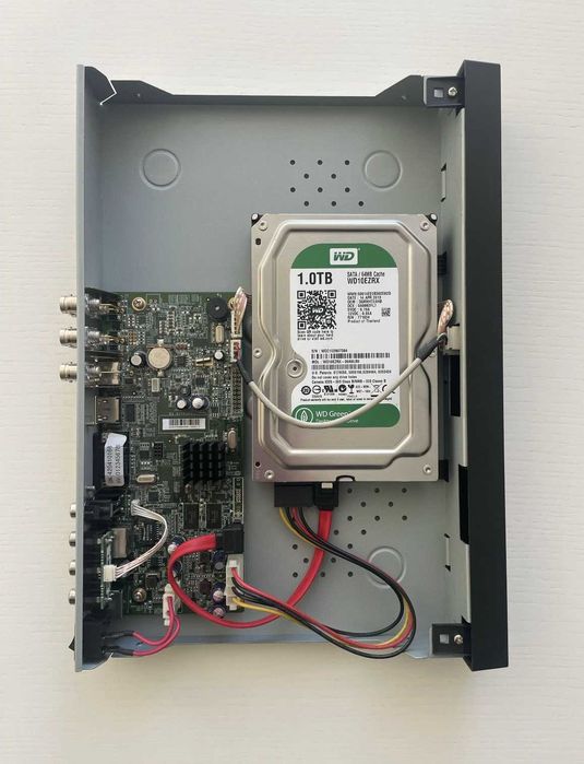 Видеорегистратор Hikvision DS-7204HFI-SH  HDD 1 TB