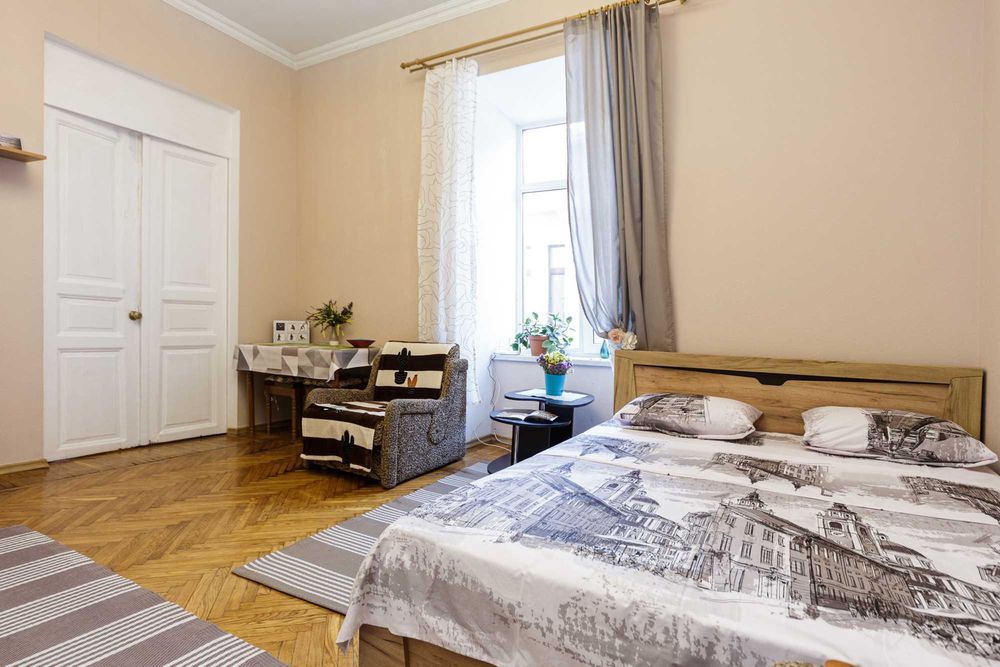 В центре Одессы, Дерибасовская 3 мин,от хозяина