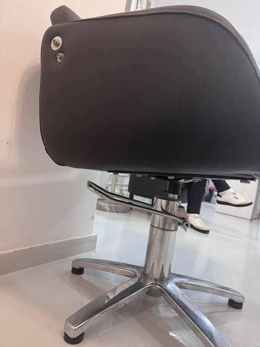 Vende se cadeira para cabeleireiro