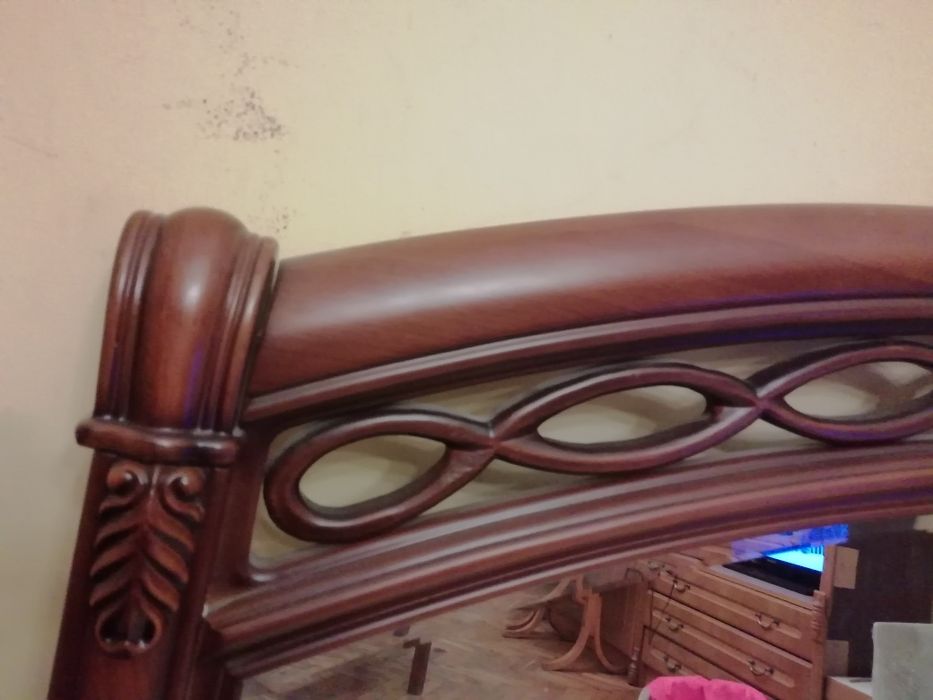 Дзеркало у вітальню