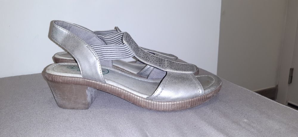 Sandálias prateadas