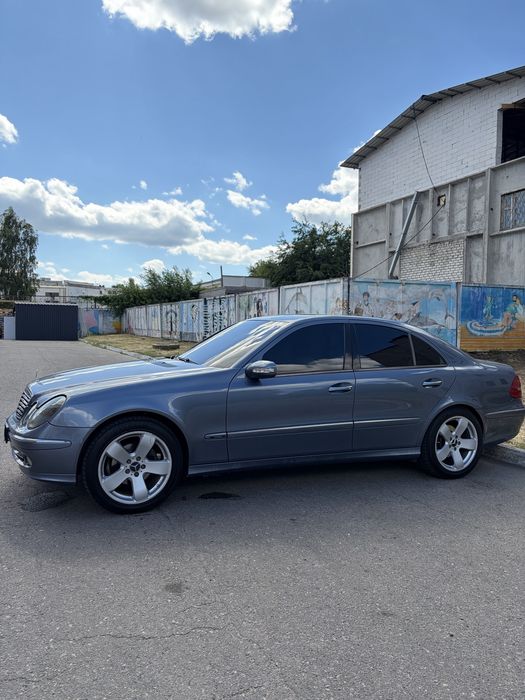 Mercedes-Benz E-Class W211