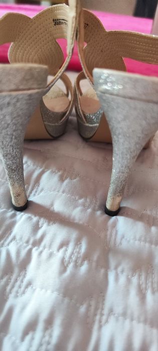 Sandálias prateadas