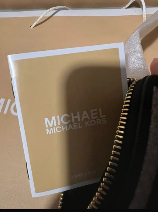 Carteira preto com corrente dourada original michale kors